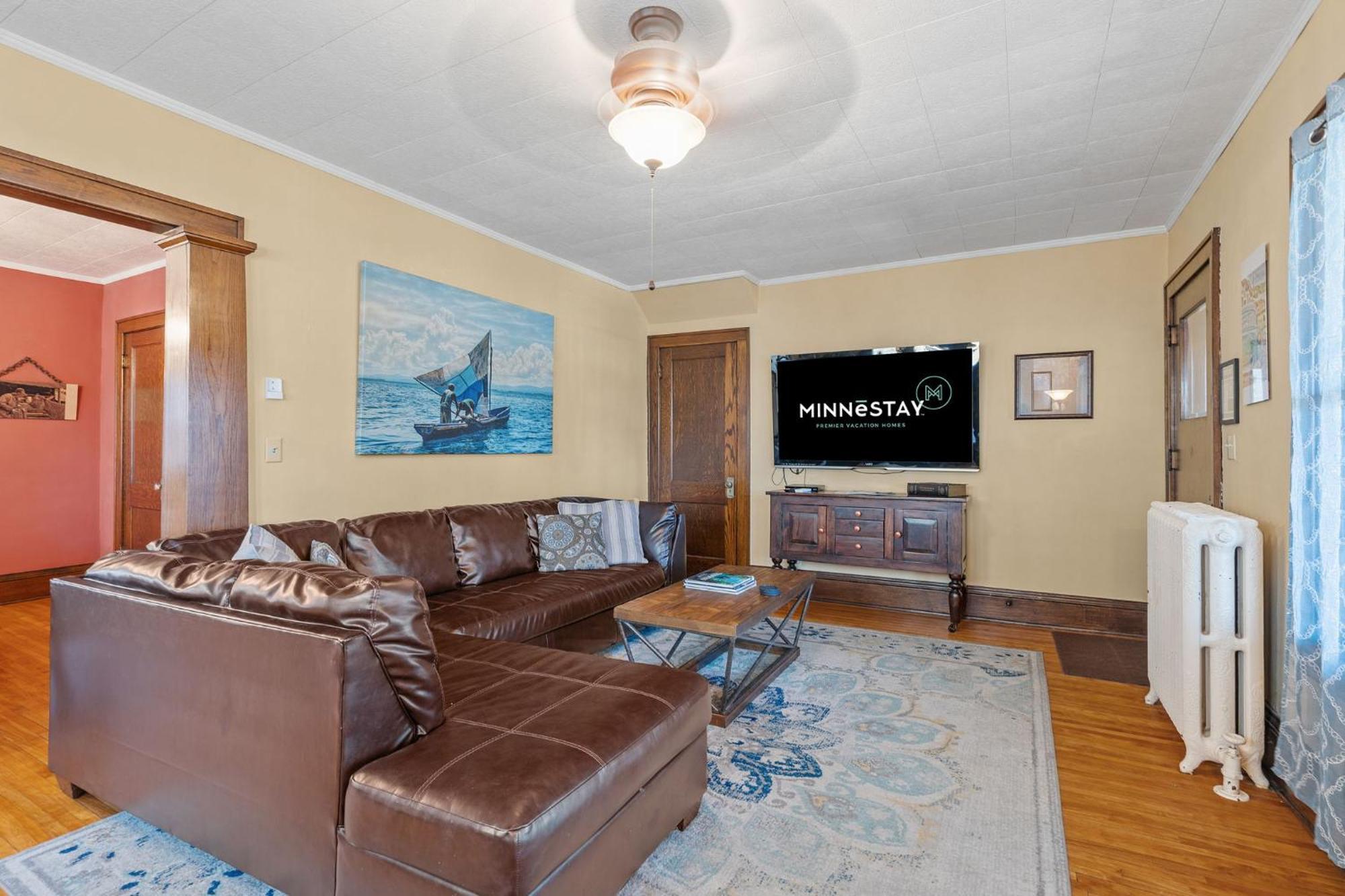 Uptown Urban Living Villa Минеаполис Екстериор снимка